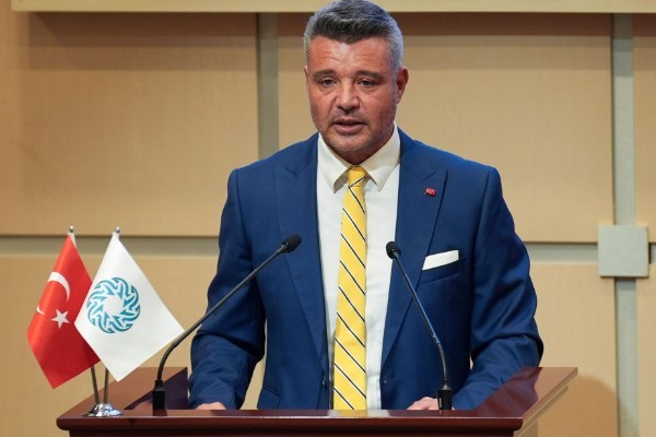 Hülya Avşarın keçmiş sevgilisi  “Fənərbağça” prezidentliyinə namizədliyini irəli sürdü